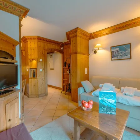 Le Cristal Mb8 Mountain View, Pool, Parking & Wifi - Happy