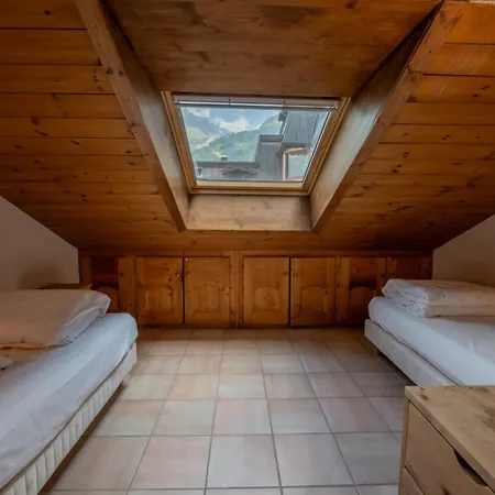 Le Cristal - Mont Blanc 8 - Happy * Chamonix